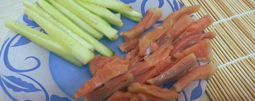 Шаг 1: роллов по-домашнему со слабосоленой семгой