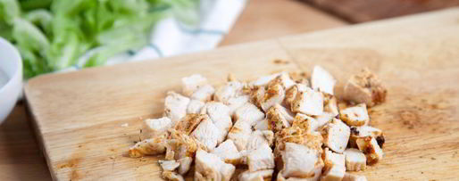 Шаг 4: роллов с куриной грудкой и салатом