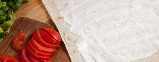 Шаг 8: роллов с куриной грудкой и салатом