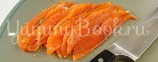 Шаг 2: роллов с лососем и филадельфией