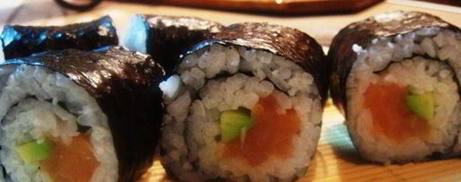 Шаг 11: роллов с семгой и авокадо