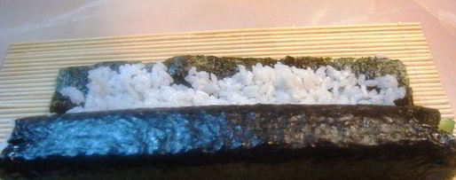 Шаг 8: роллов с семгой и авокадо