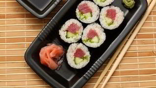 Рецепт Роллов со свежим огурцом и тунцом