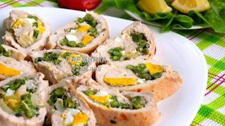 Рецепт Куриного рулета со спаржевой фасолью, яйцом и сыром Джюгас