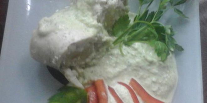 Рецепт куриных рулетиков с бананами и яблочным соусом