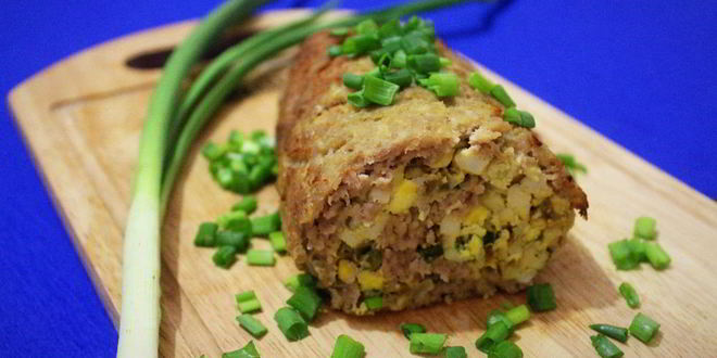 Рецепт мясного рулета с луком и яйцом