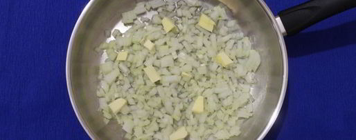 Шаг 1: мясного рулета с луком и яйцом