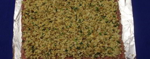 Шаг 5: мясного рулета с луком и яйцом