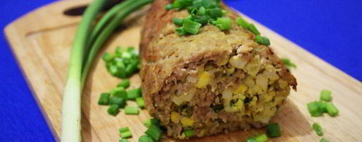Шаг 7: мясного рулета с луком и яйцом