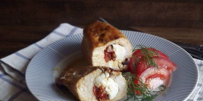 Рецепт мясного рулета с овощами и сыром