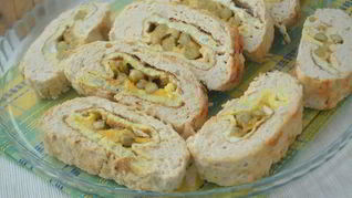 Рецепт Нежнейшего куриного рулета с омлетом