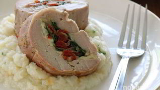 Рецепт Праздничного рулета из свинины с начинкой