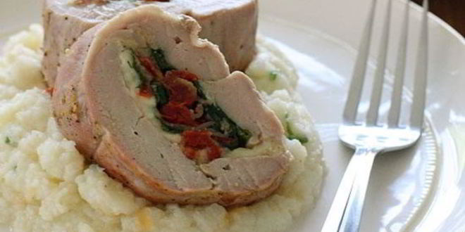 Рецепт праздничного рулета из свинины с начинкой