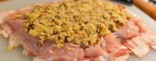 Шаг 1: рулета из индейки с курагой