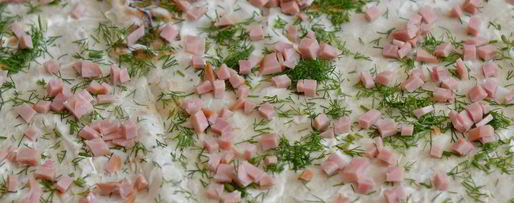 Шаг 2: рулета из лаваша с ветчиной