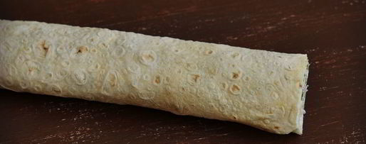 Шаг 3: рулета из лаваша с ветчиной