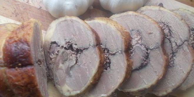 Рецепт рулета из утки с финиками и орехами