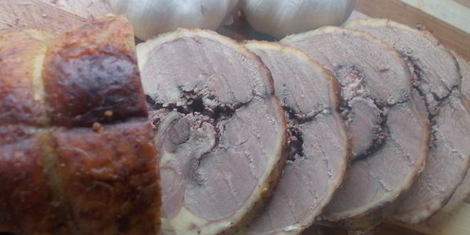 Рецепт рулета из утки с финиками и орехами