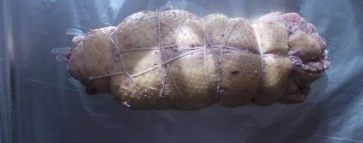 Шаг 18: рулета из утки с финиками и орехами