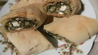 Рецепт Рулета с фетой и шпинатом по-критски