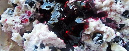 Шаг 17: рулета с творогом и черникой