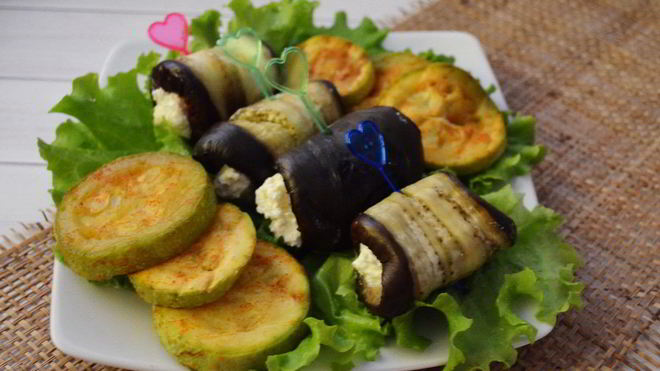 Рецепт Рулетиков из баклажанов с творогом и сыром