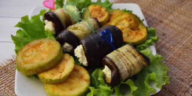 Рецепт рулетиков из баклажанов с творогом и сыром