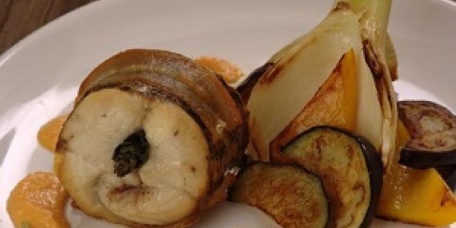 Рецепт рулетиков из щуки с ореховым соусом