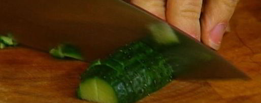 Шаг 1: рулетиков из семги с творожно-огуречной начинкой