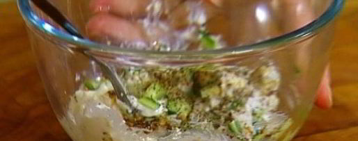 Шаг 2: рулетиков из семги с творожно-огуречной начинкой