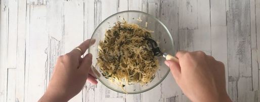 Шаг 5: рулетиков из слоеного теста с сыром