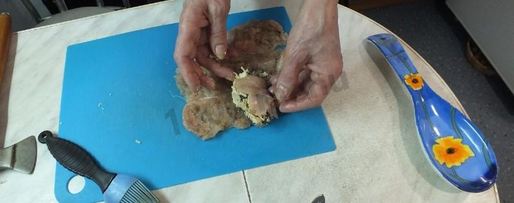 Шаг 2: рулетиков куриных с сыром и грибами