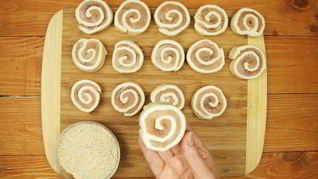 Рецепт Рулетиков с курицей и кунжутом