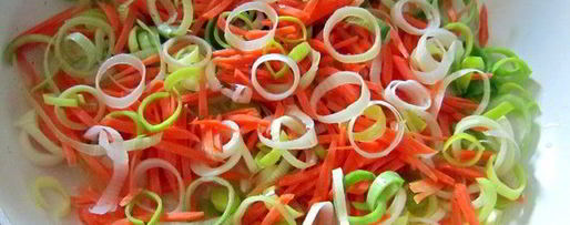 Шаг 2: рулетов из камбалы на циновке из порея