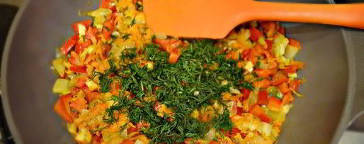 Шаг 2: рулетов из скумбрии с сыром и овощами