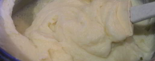 Шаг 2: заварного рулета с начинкой из копченого лосося, яиц и сливочного сыра