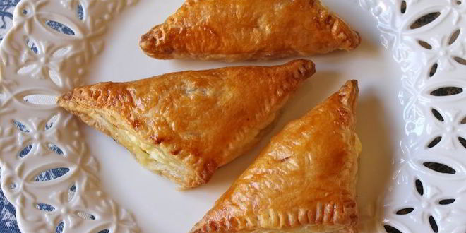 Рецепт самсы из слоеного теста с сыром