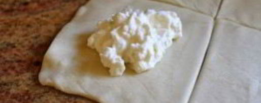 Шаг 1: самсы из слоеного теста с сыром