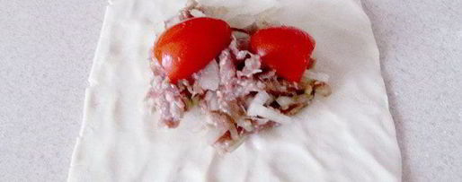 Шаг 4: самсы с мясом и помидорами