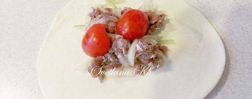 Шаг 6: самсы с мясом и помидорами