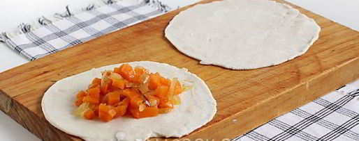 Шаг 9: самсы с тыквой на готовом слоеном тесте