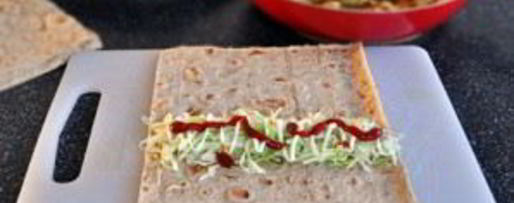 Шаг 5: шаурмы с капустой и курицей