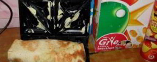 Шаг 4: шаурмы с колбасой и сыром