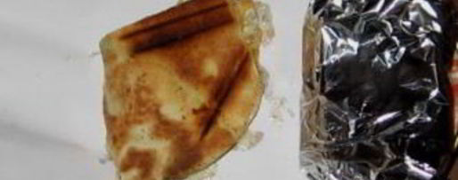 Шаг 6: шаурмы с колбасой и сыром