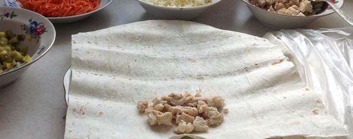 Шаг 1: шаурмы с курицей в лаваше