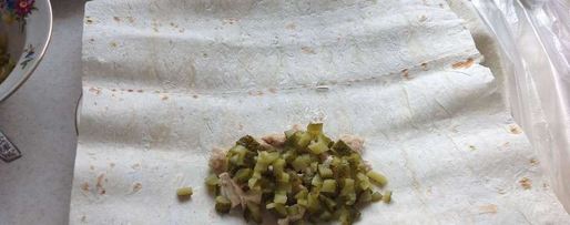 Шаг 2: шаурмы с курицей в лаваше