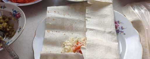 Шаг 5: шаурмы с курицей в лаваше