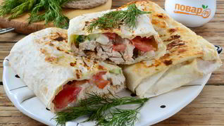 Рецепт Шавермы с пикантной курочкой и чесночным соусом