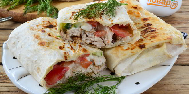 Рецепт шавермы с пикантной курочкой и чесночным соусом