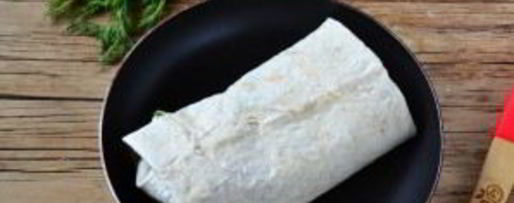 Шаг 10: шавермы с пикантной курочкой и чесночным соусом